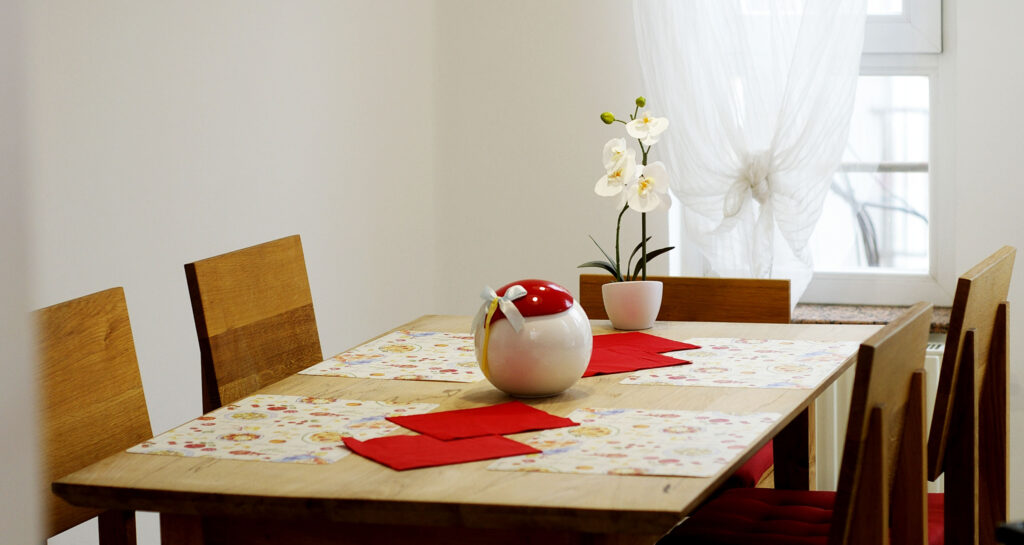 KeramikArt apartman Pécs - Étkezőasztal
